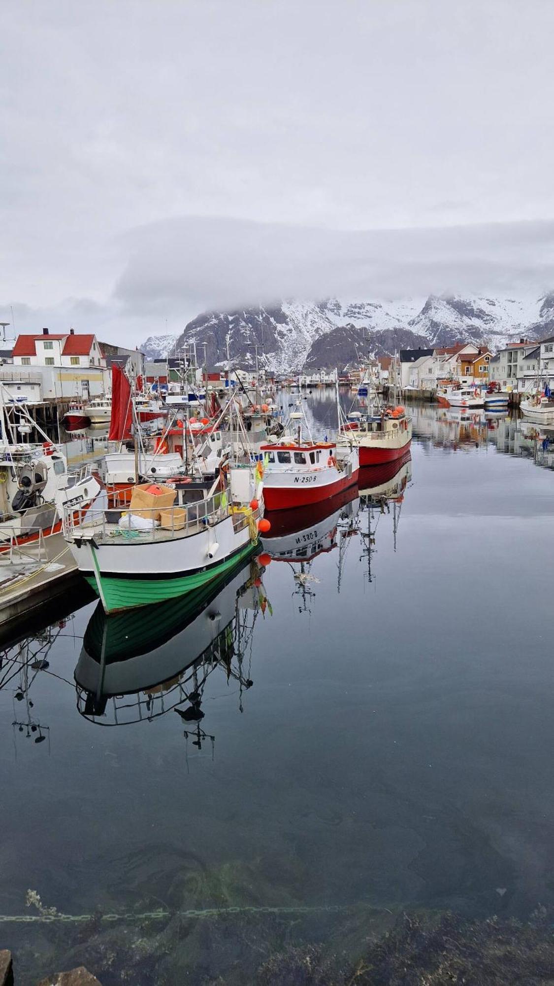 Leilighet I Banhammaren Med Balkong Henningsvær Extérieur photo